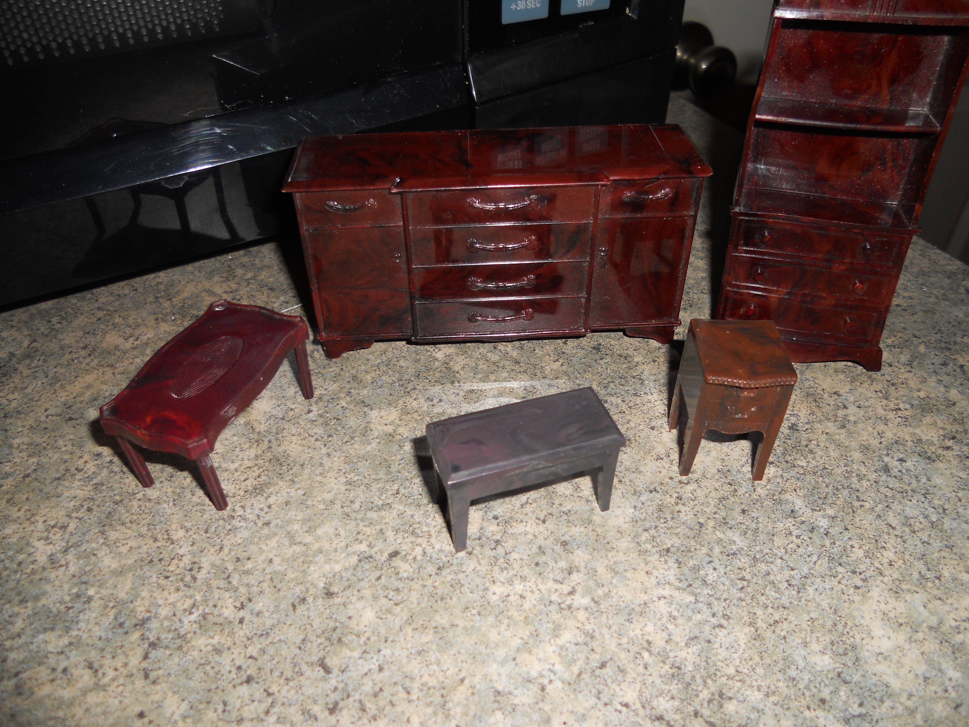 Dollhouse Furniture Lot 5 Pieces Renwal etc