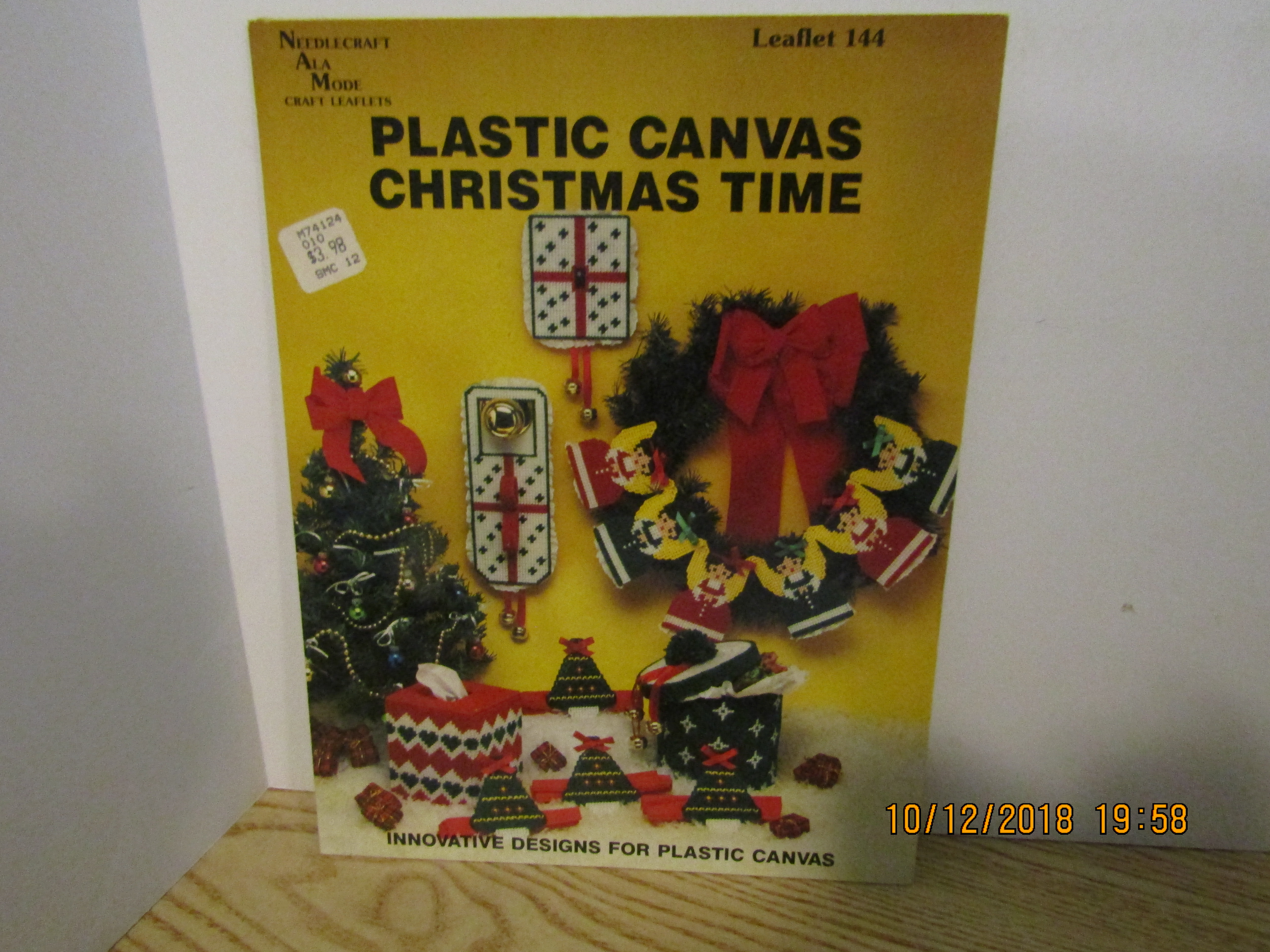 Needlecraft Ala Mode Plastic Canvas Christmas Time #144