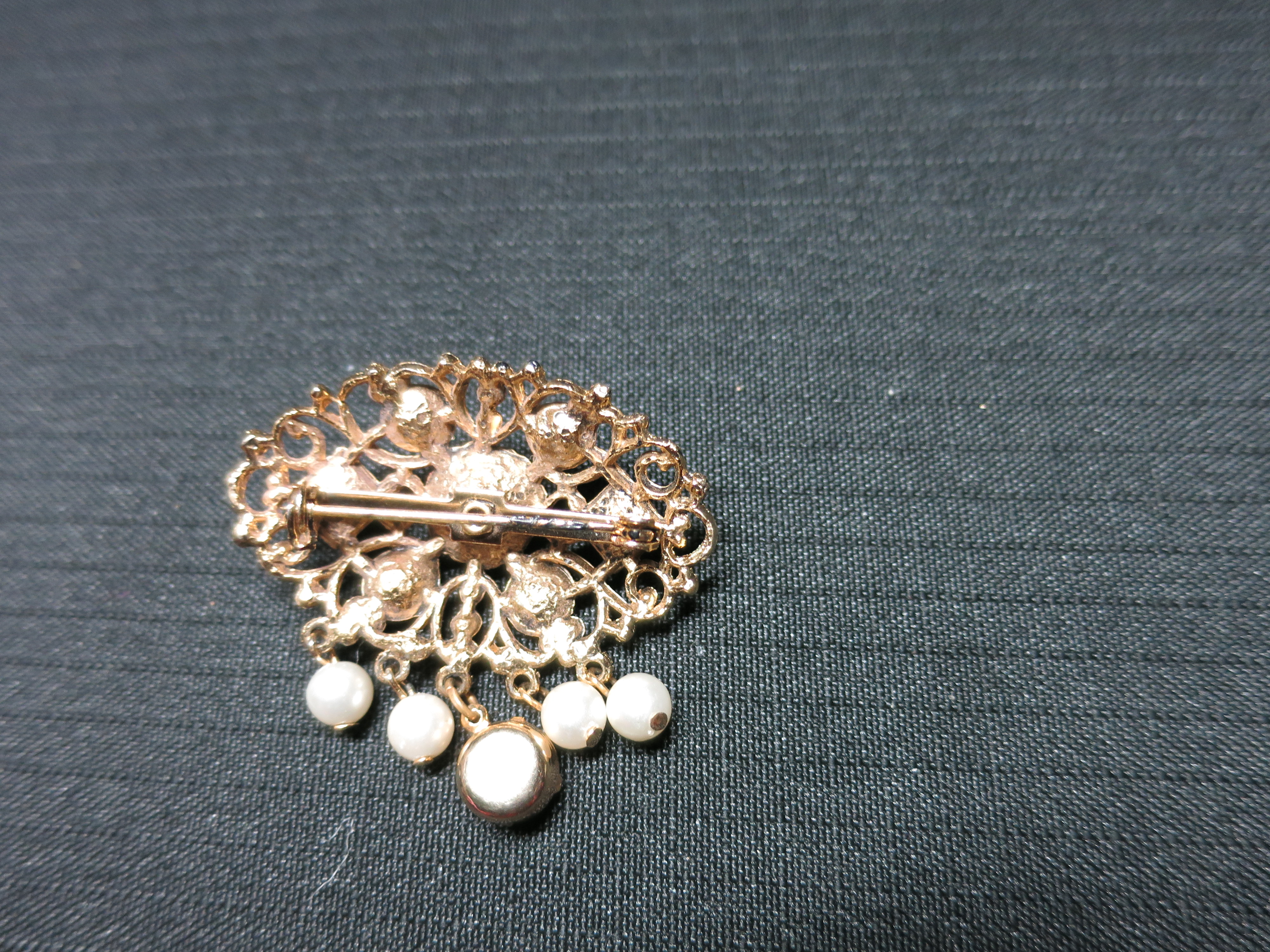 Brooch Pin with Ruby and Green Rhinestones Faux Pearl