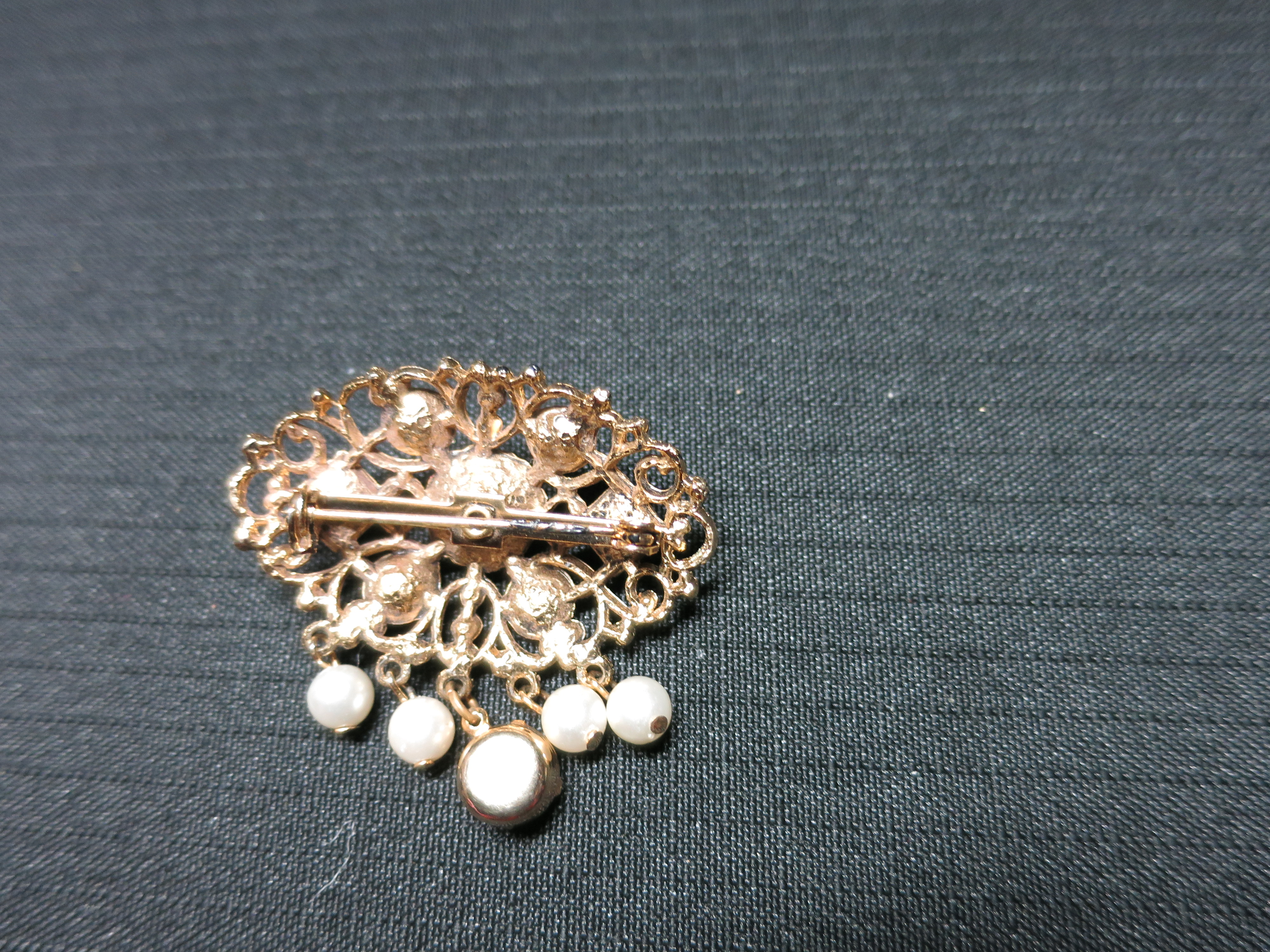 Brooch Pin with Ruby and Green Rhinestones Faux Pearl