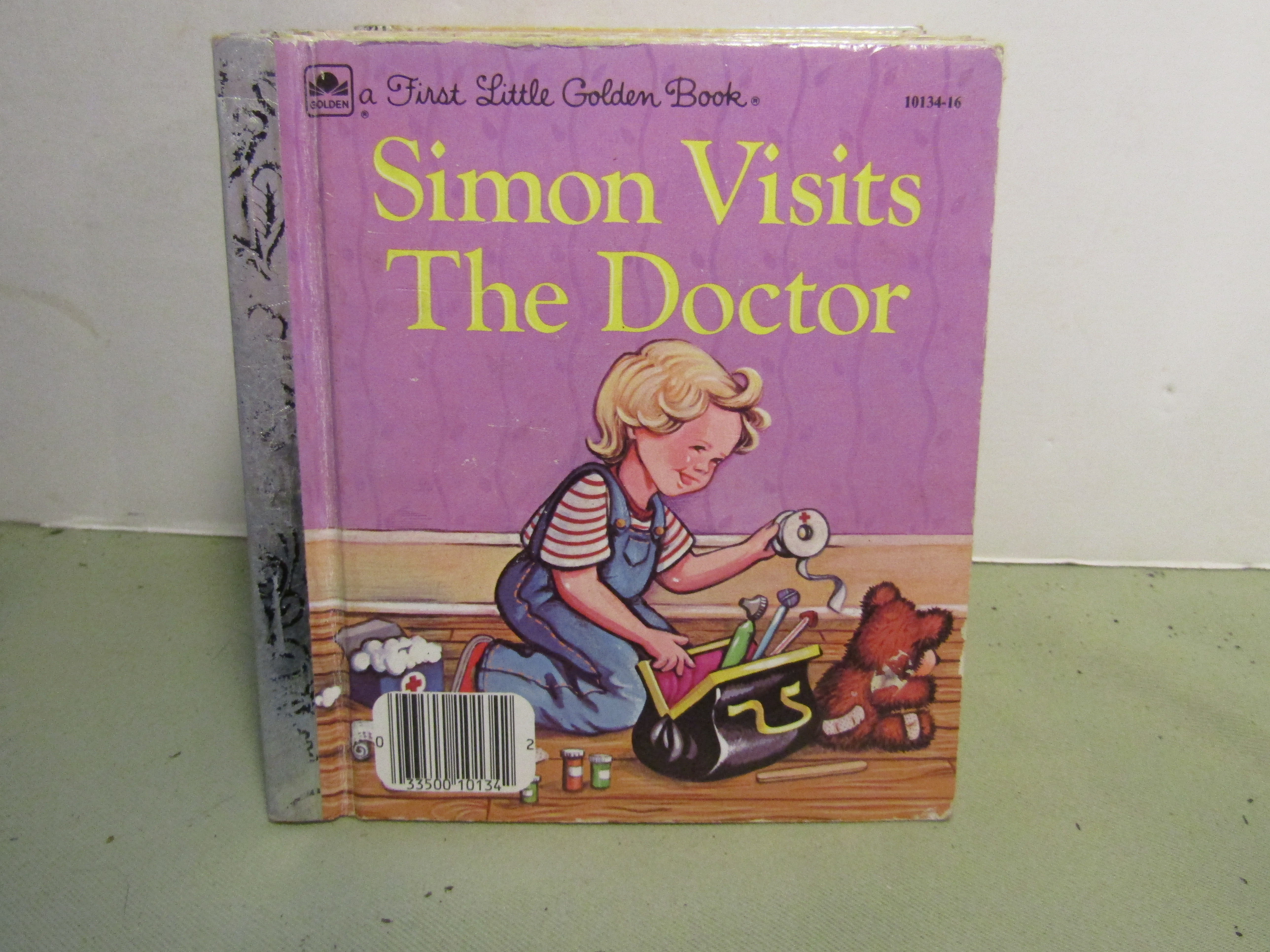 Simon Visits the Doctor a First Little Golden Book