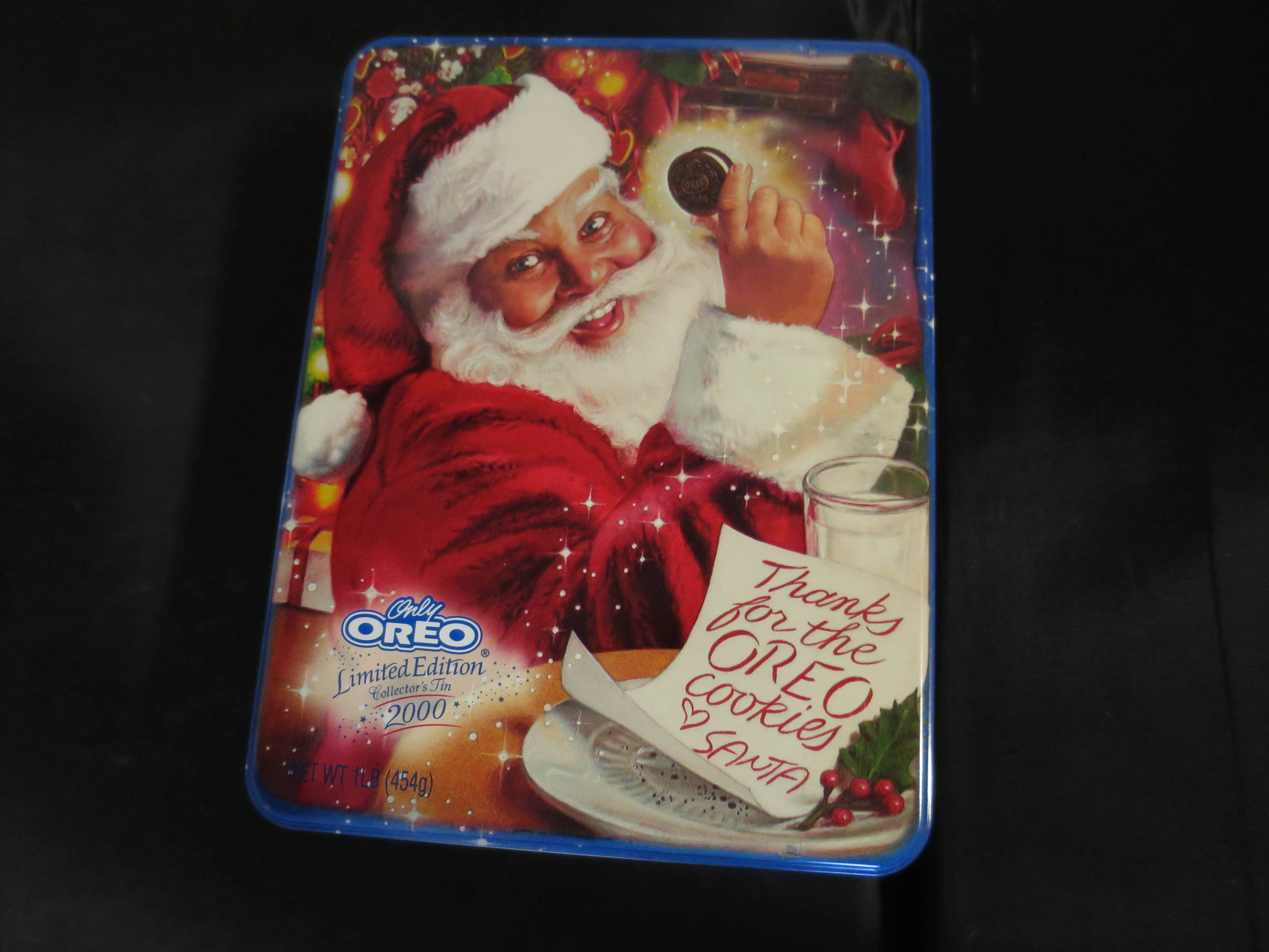 Oreo Cookie Tin Holiday Magic 2000 nice collector edition
