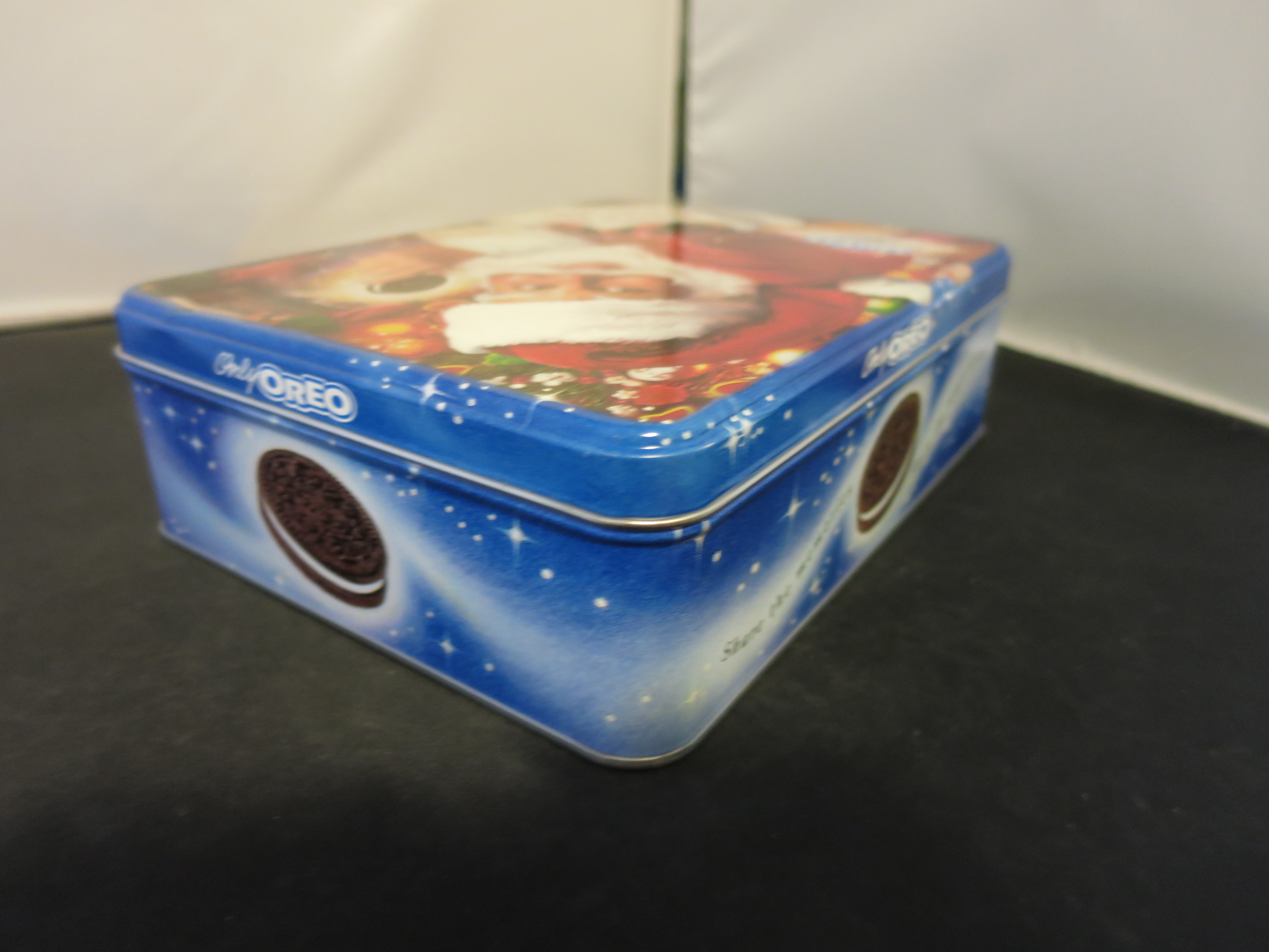 Oreo Cookie Tin Holiday Magic 2000 nice collector edition