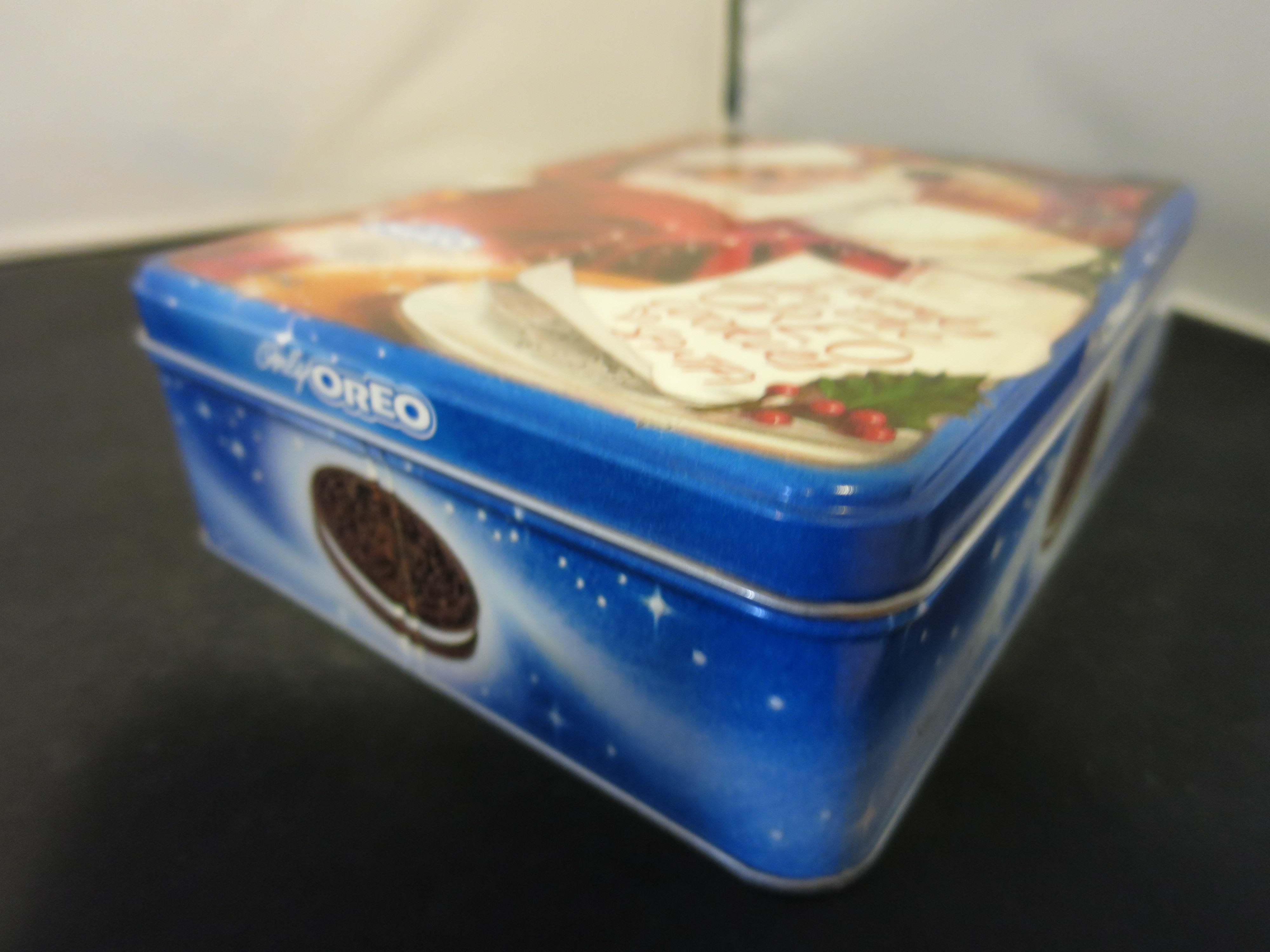 Oreo Cookie Tin Holiday Magic 2000 nice collector edition
