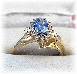 Ring. 14K Yellow Gold Tanzanite & Diamond