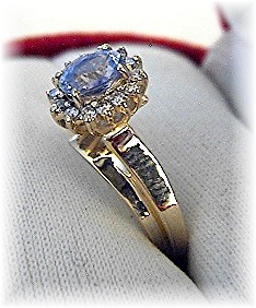 Ring. 14K Yellow Gold Tanzanite & Diamond
