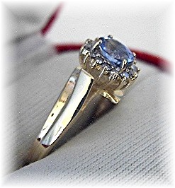 Ring. 14K Yellow Gold Tanzanite & Diamond
