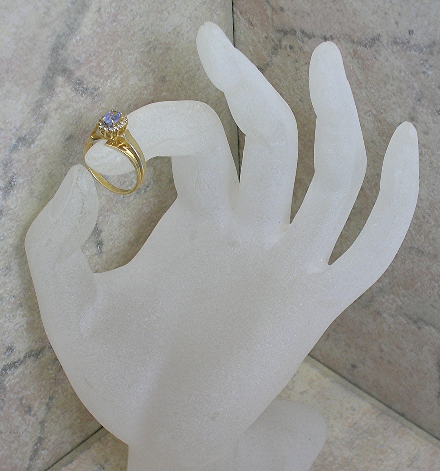 Ring. 14K Yellow Gold Tanzanite & Diamond