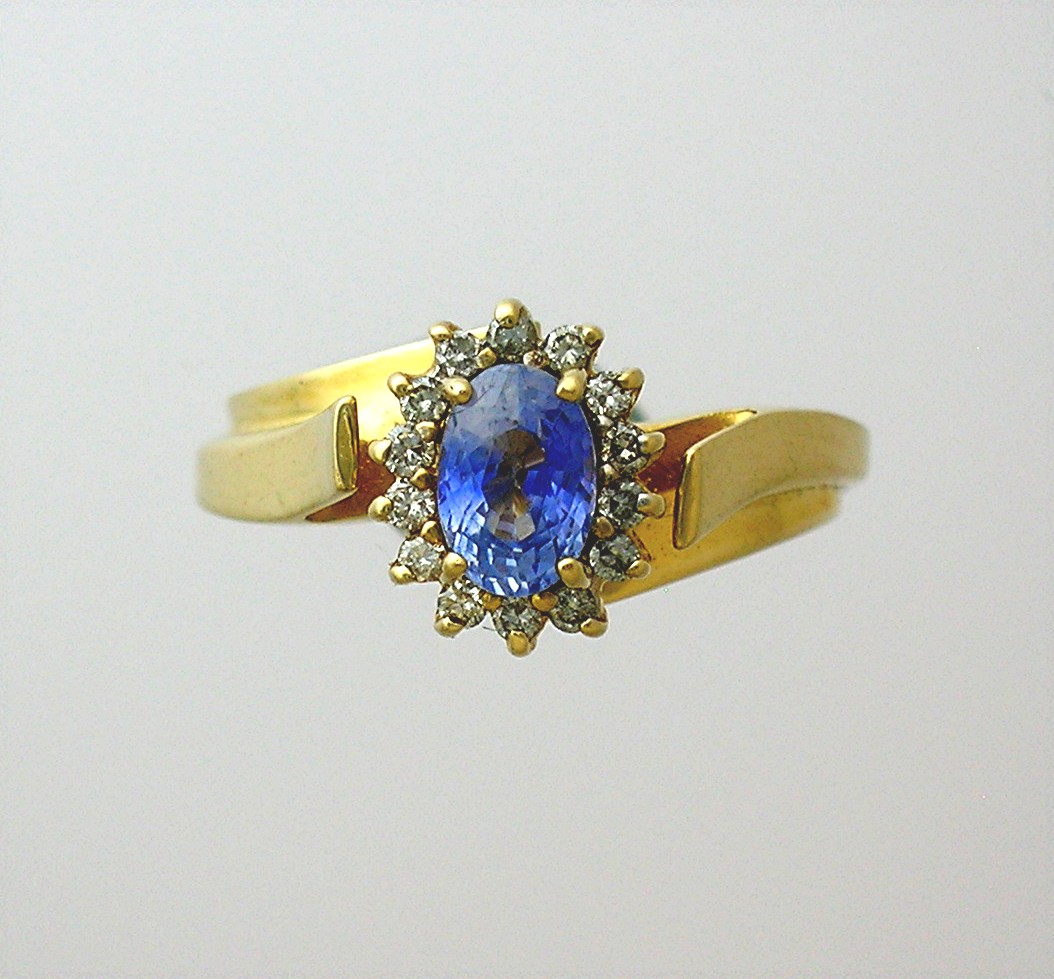 Ring. 14K Yellow Gold Tanzanite & Diamond