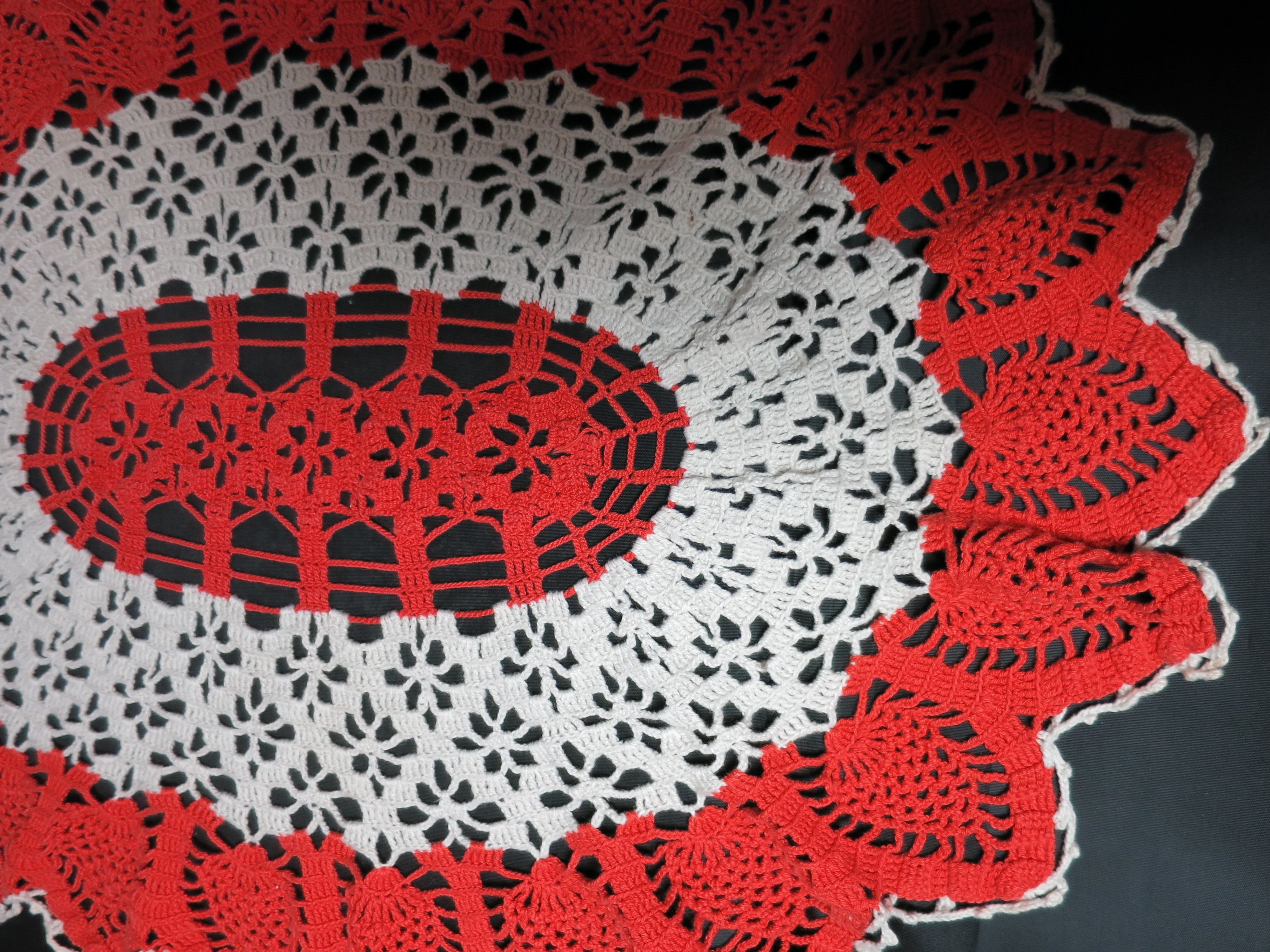 Vintage Crochet Doily Oval Pineapple orange cream 27 X 21 inch