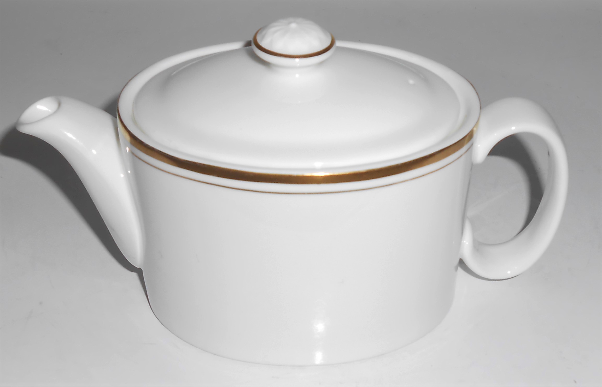Royal Doulton China Gold Band Janet Rimmed Creamer w/l