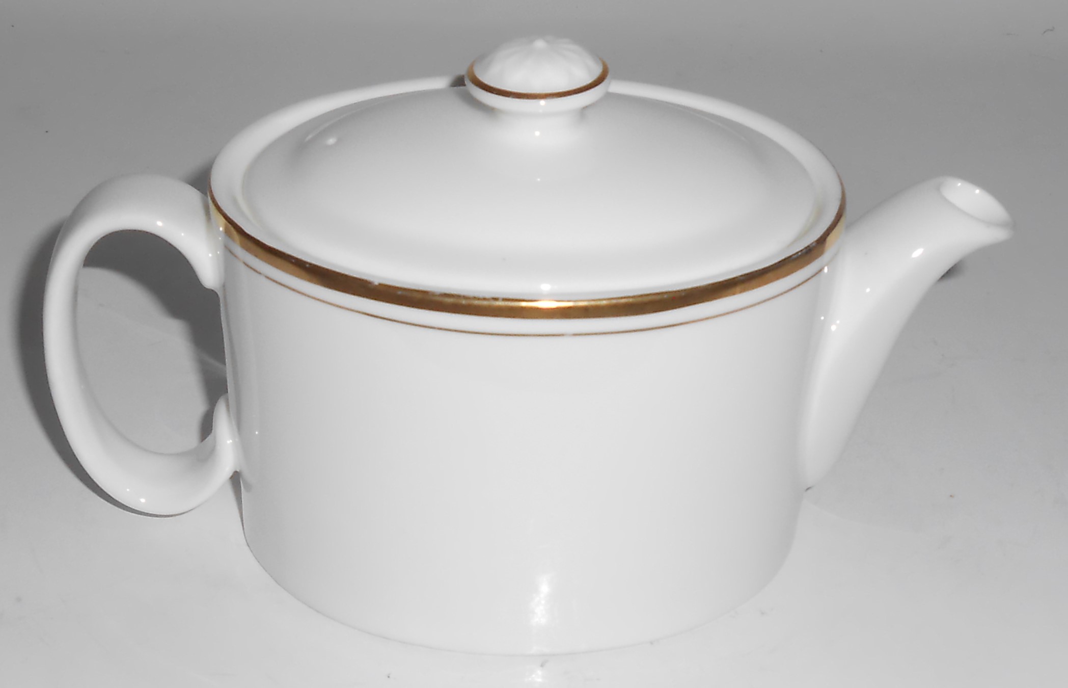 Royal Doulton China Gold Band Janet Rimmed Creamer w/l