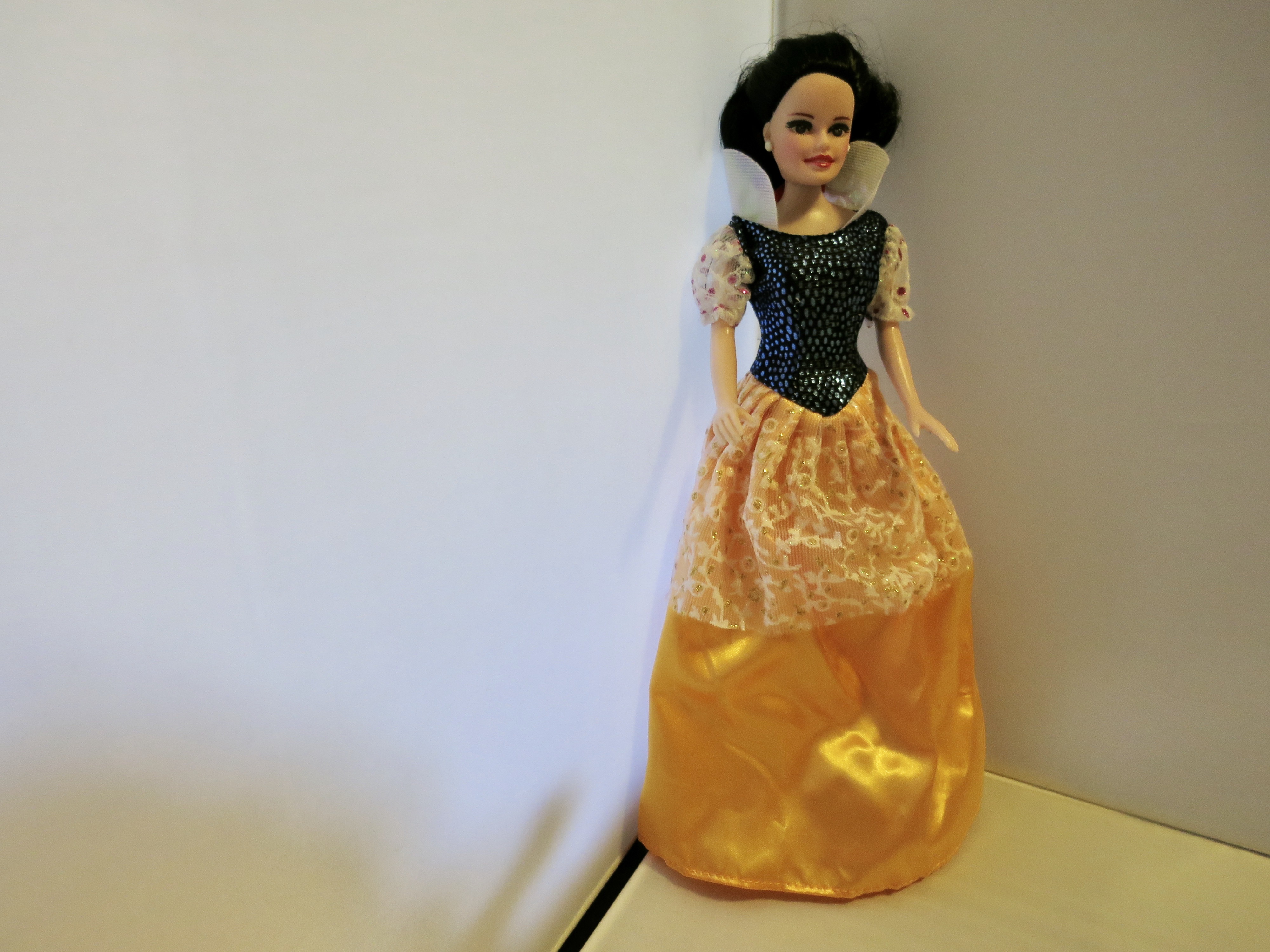 Barbie Clone Doll type Snow White made in China 11 1/2 inch