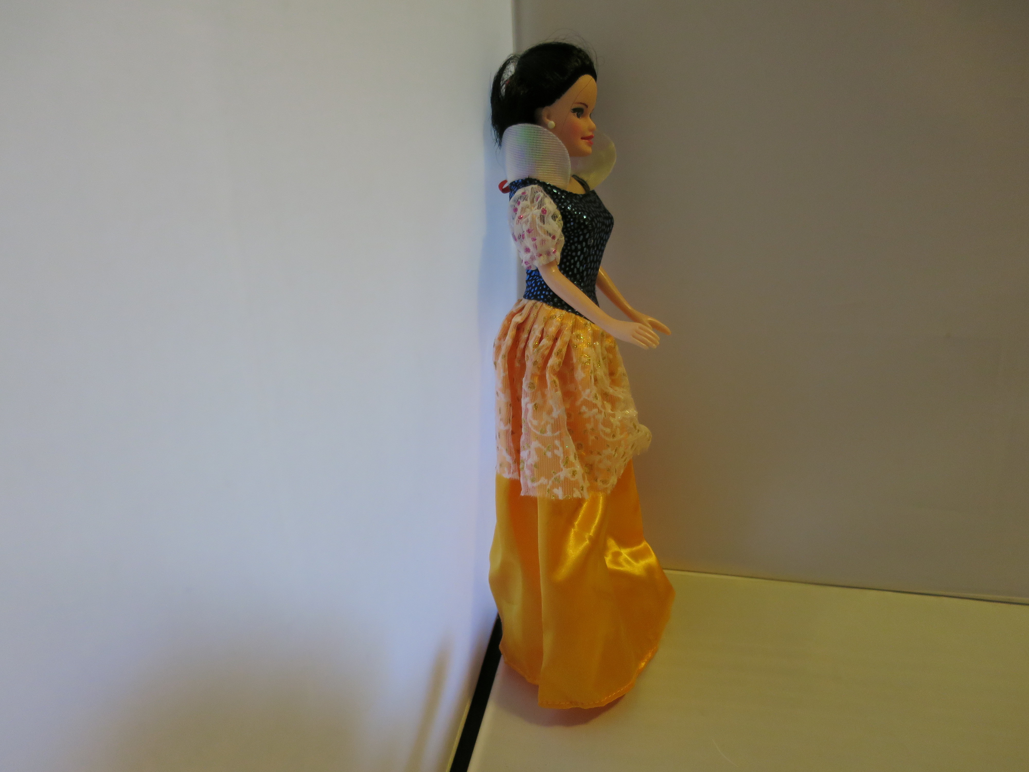 Barbie Clone Doll type Snow White made in China 11 1/2 inch