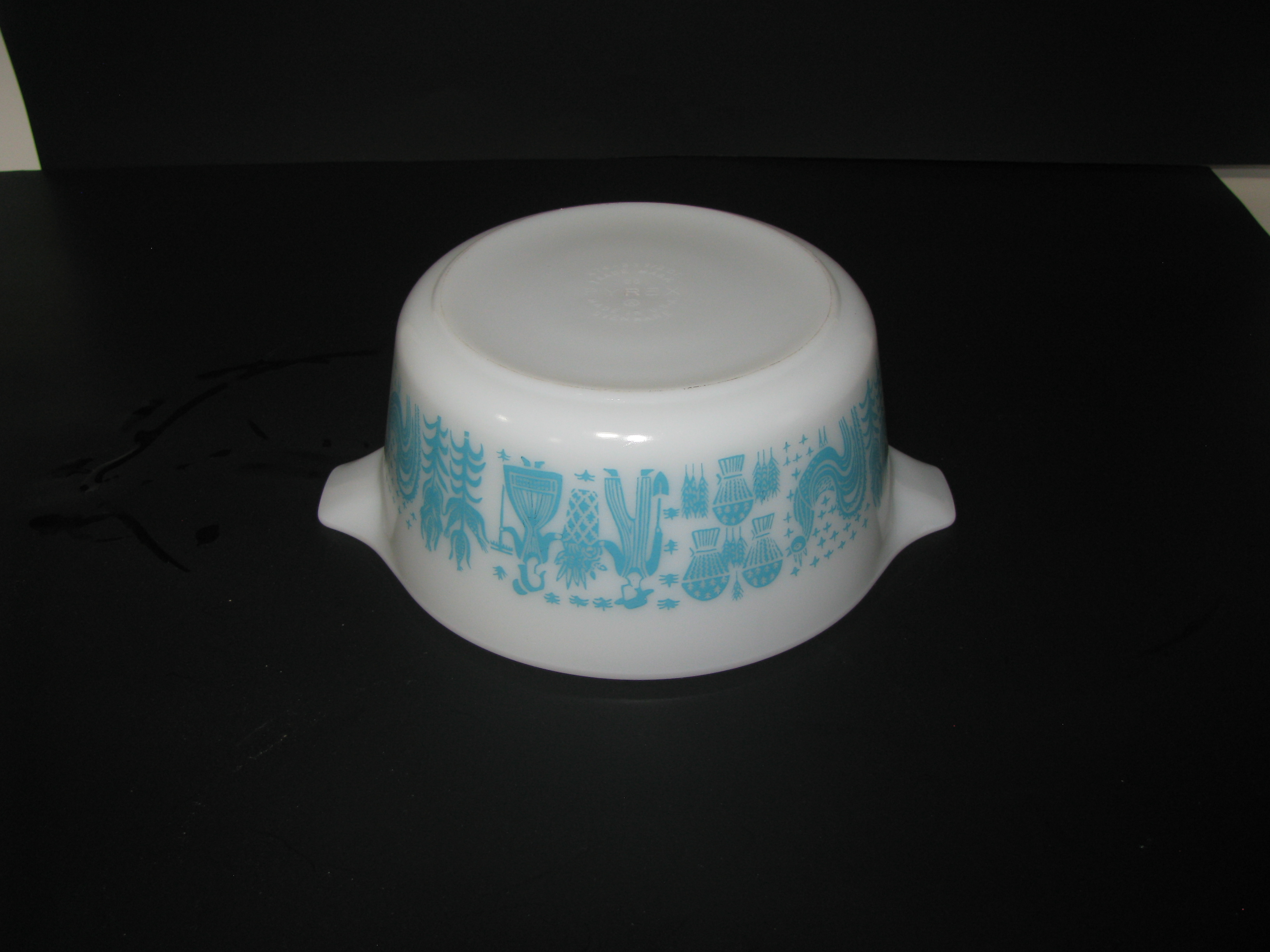 Vintage Pyrex Amish Butter Print Casserole Dish