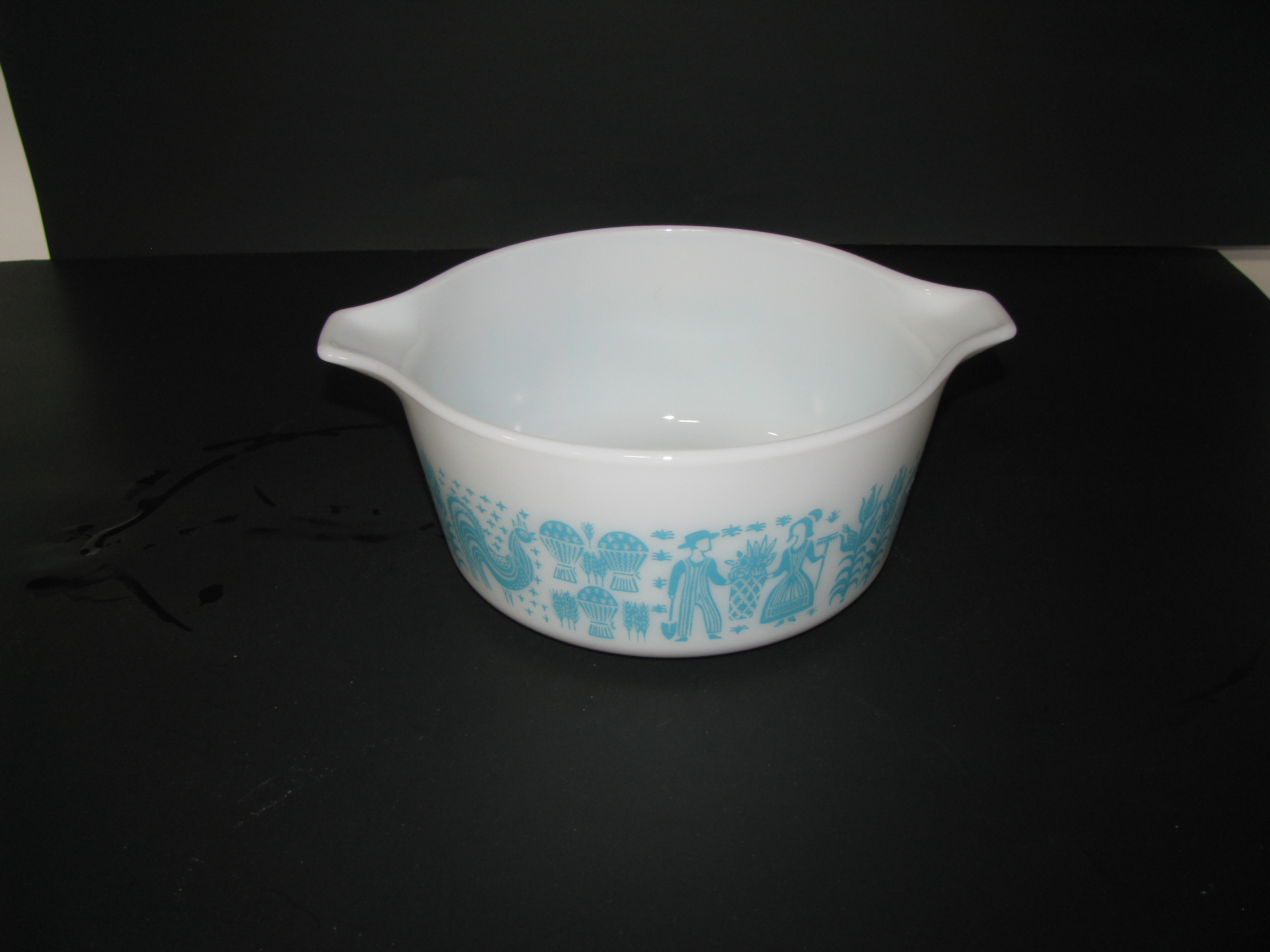 Vintage Pyrex Amish Butter Print Casserole Dish