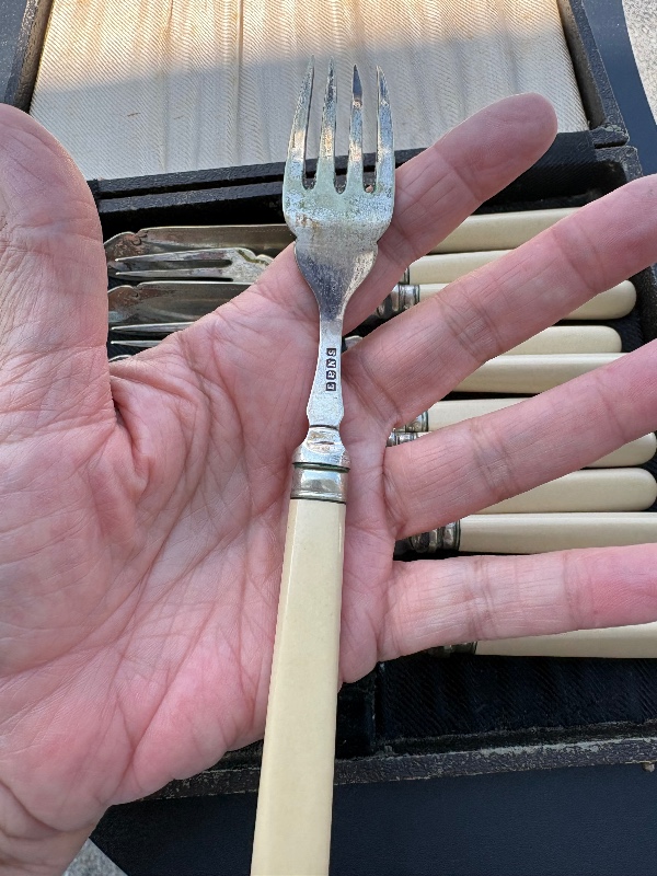 Boxed set of 6 EPNS Fish Knives and Forks circa 1930s