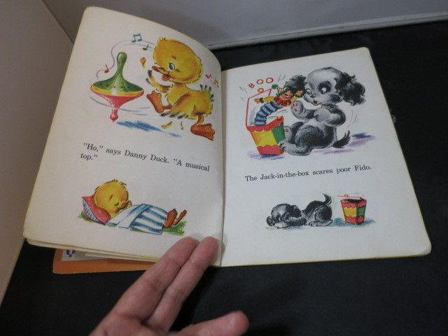 Baby's rattle Book A Bonnie Nursery Book 4081-25 circa 1952