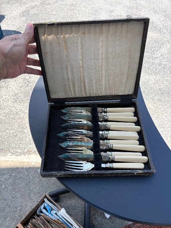 Boxed set of 6 EPNS Fish Knives and Forks circa 1930s
