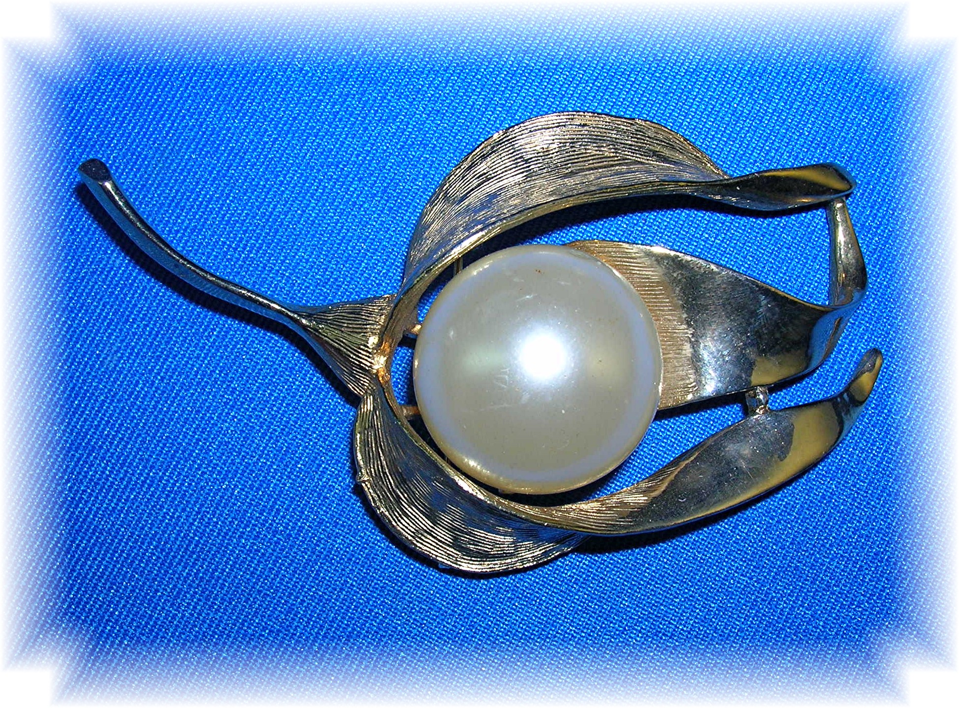 Signed PAGO Gold and Leafy Brooch With Pearl