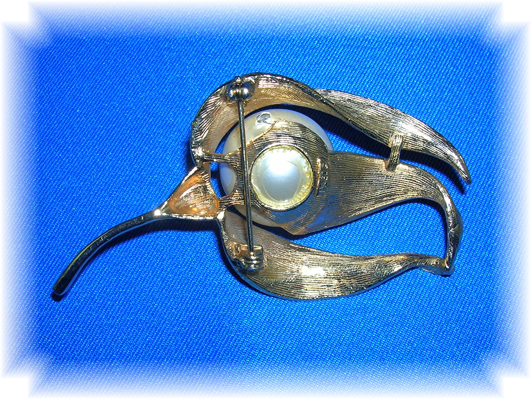 Signed PAGO Gold and Leafy Brooch With Pearl