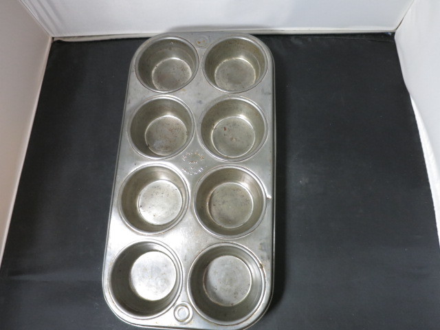 Vintage BAKE KING 8 Cup Aluminum Cupcake and or Muffin Baking Pan
