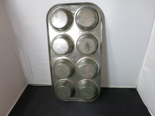 Vintage BAKE KING 8 Cup Aluminum Cupcake and or Muffin Baking Pan