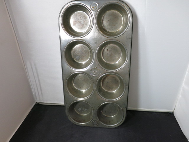 Vintage BAKE KING 8 Cup Aluminum Cupcake and or Muffin Baking Pan