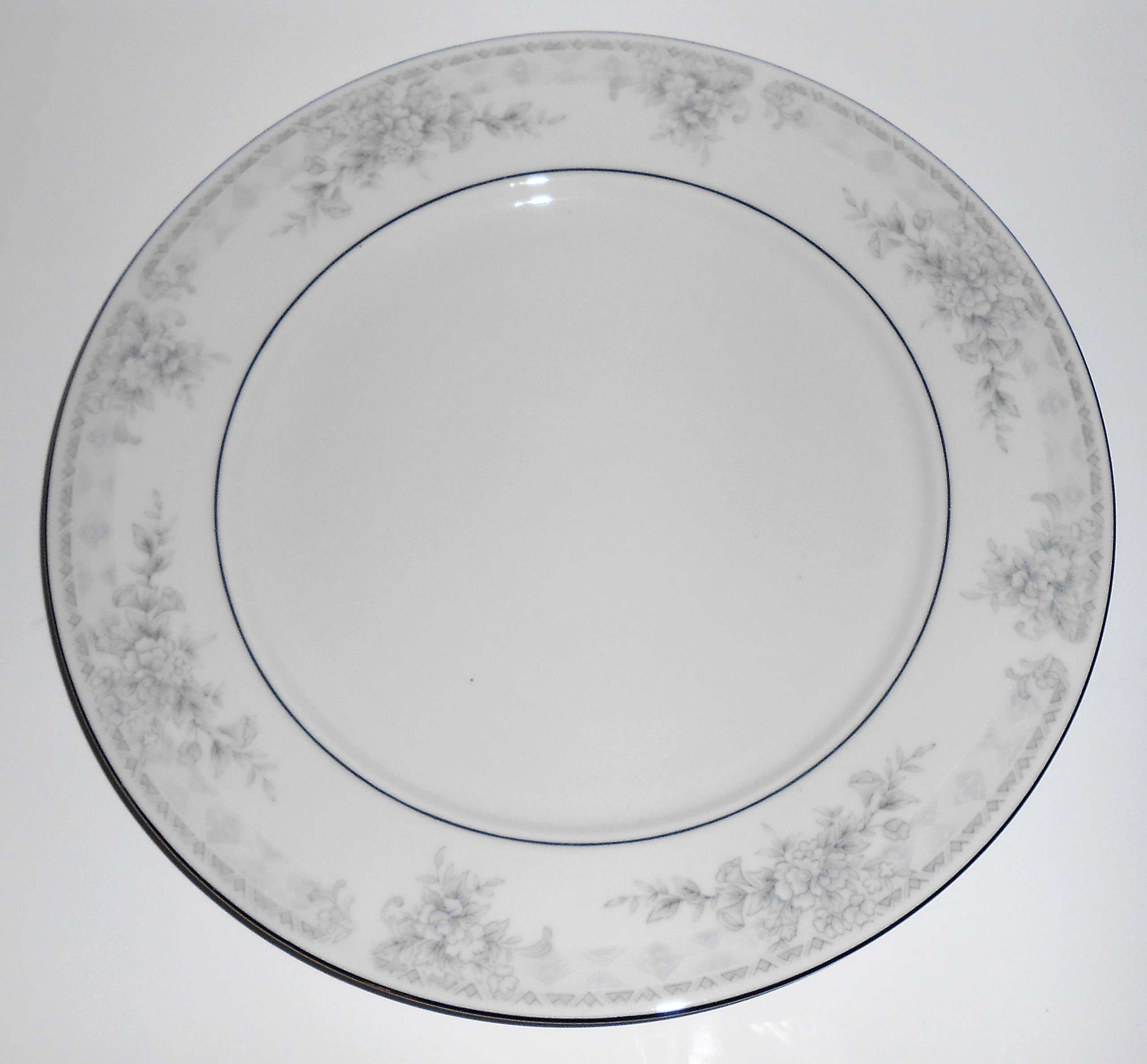Sango China Porcelain Romantica Platinum Floral Dinner