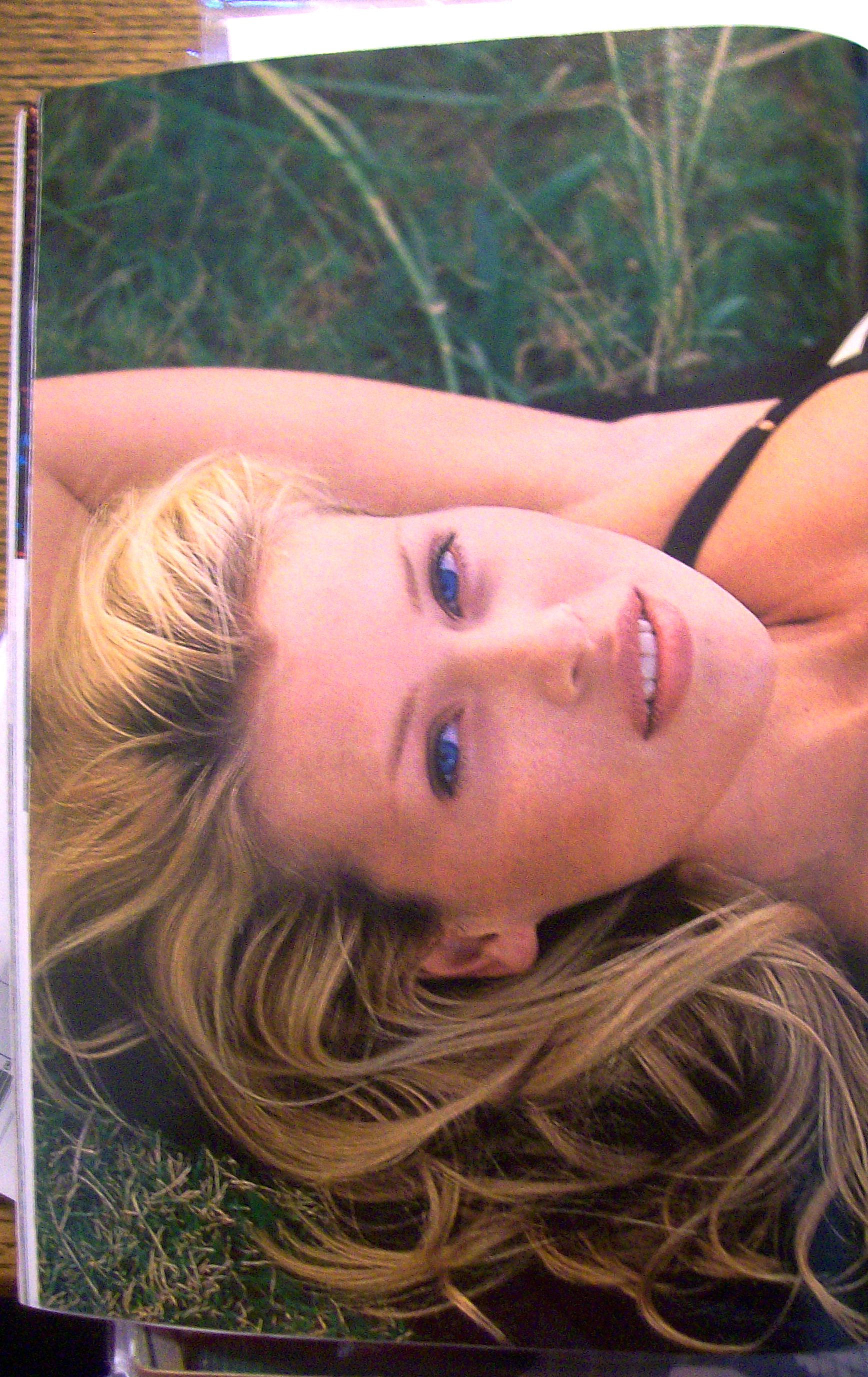 Sports Illustrated Magazine-February 20, 1995-Daniela