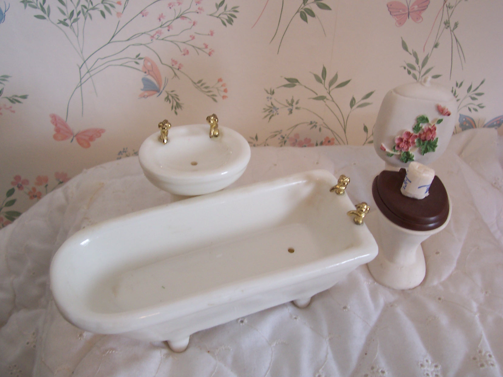 Dollhouse Bathroom Porcelain Set 3 pc