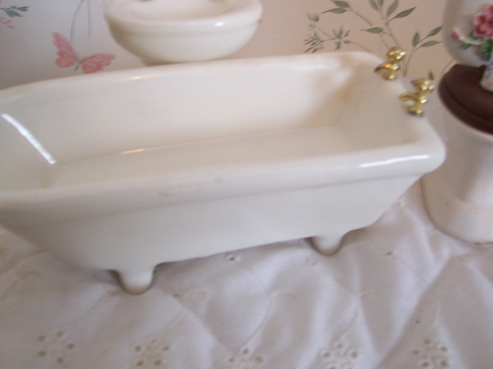 Dollhouse Bathroom Porcelain Set 3 pc