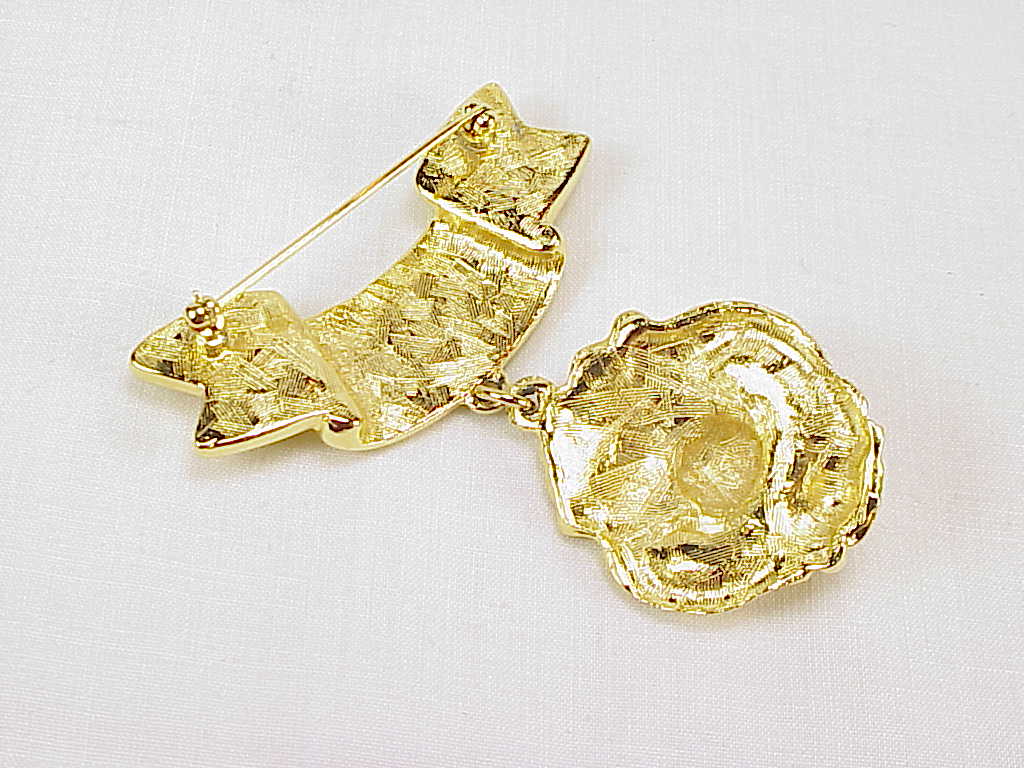 Dangling Lion Head Gold Tone Banner Brooch
