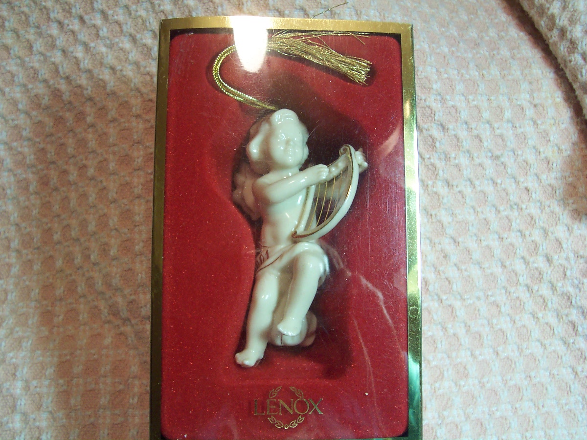 Lenox Christmas Ornament Annual Cherub 2001