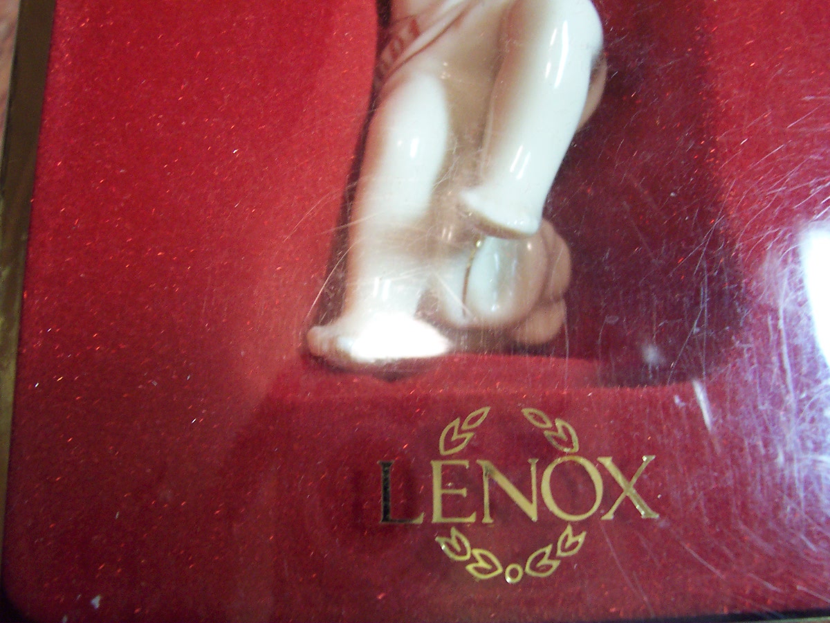 Lenox Christmas Ornament Annual Cherub 2001