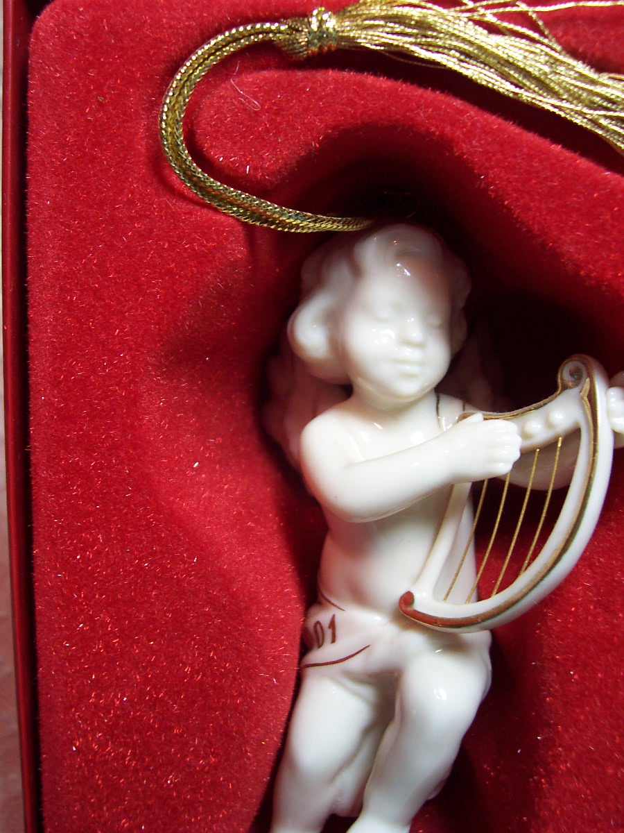 Lenox Christmas Ornament Annual Cherub 2001