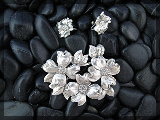 CINI Sterling Silver Dogweeod Brooch Screwback Earrings