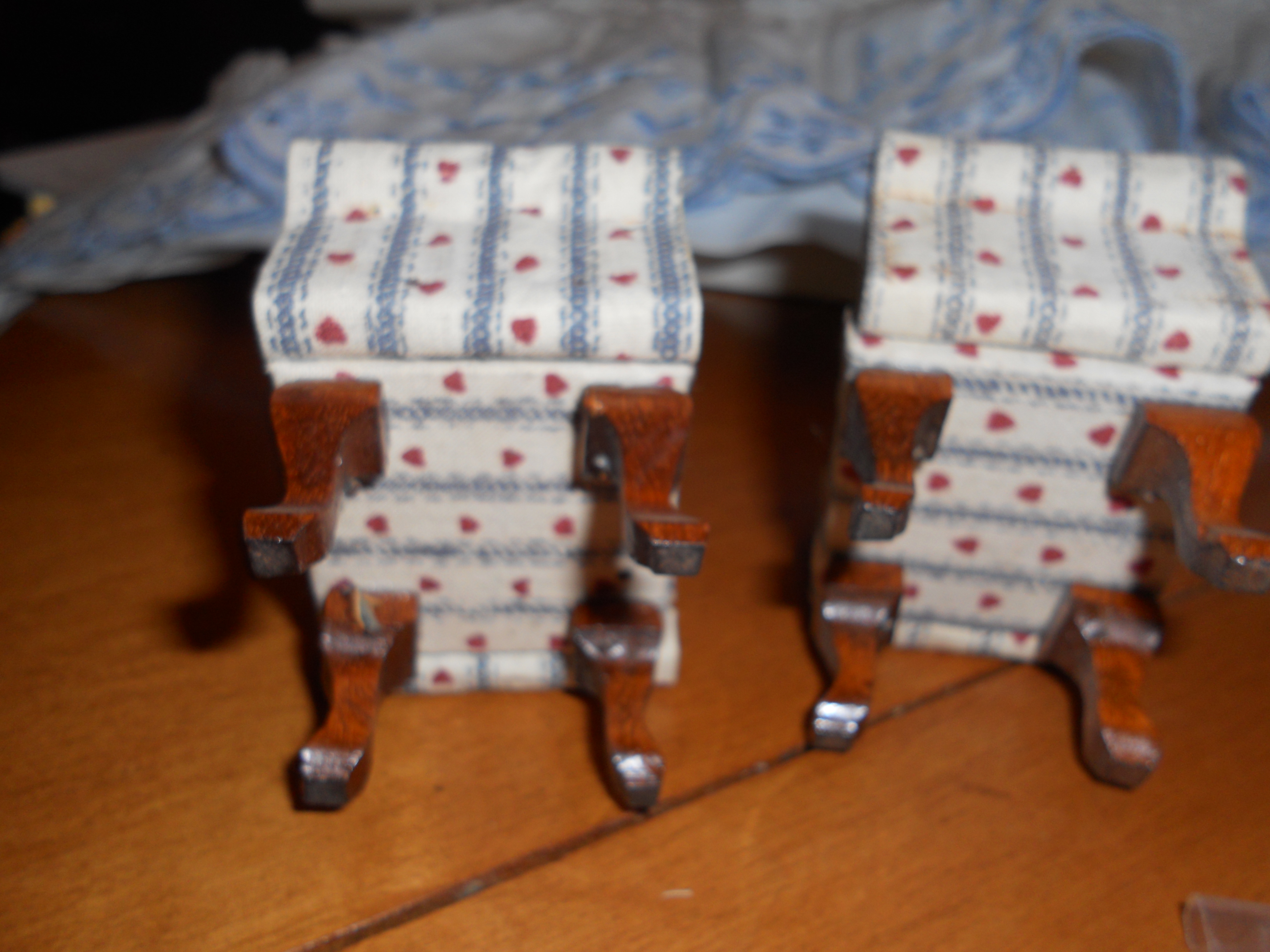Dollhouse Miniature Chairs Living Room