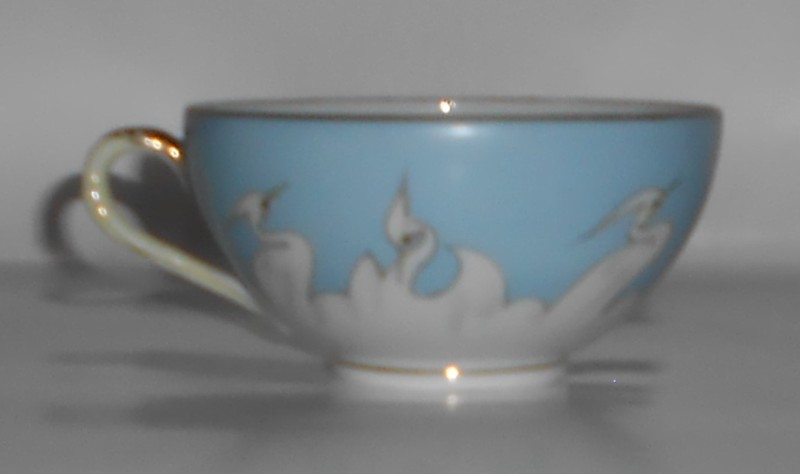 Mitsu-Boshi Shofu Chiharamachi Egrets Porcelain Cup w/Gold