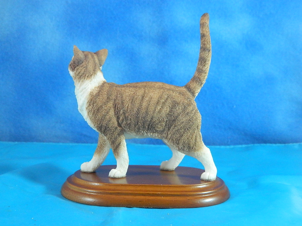 Country Artist Stratford Collection tabby Cat