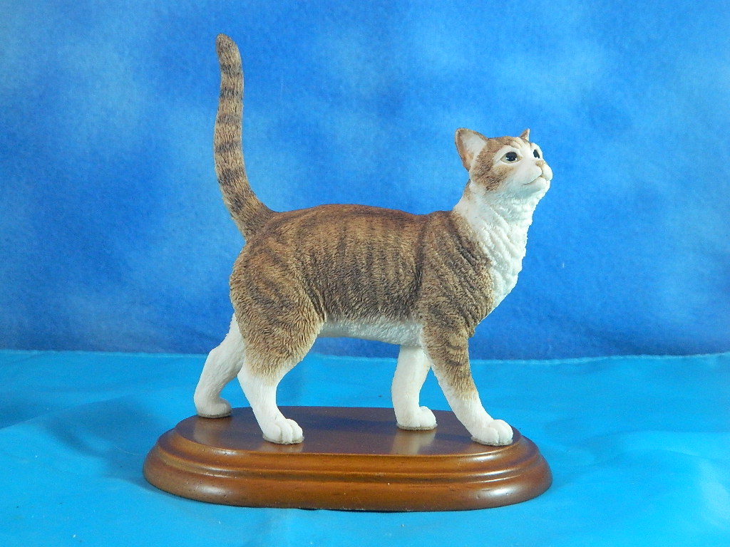 Country Artist Stratford Collection tabby Cat