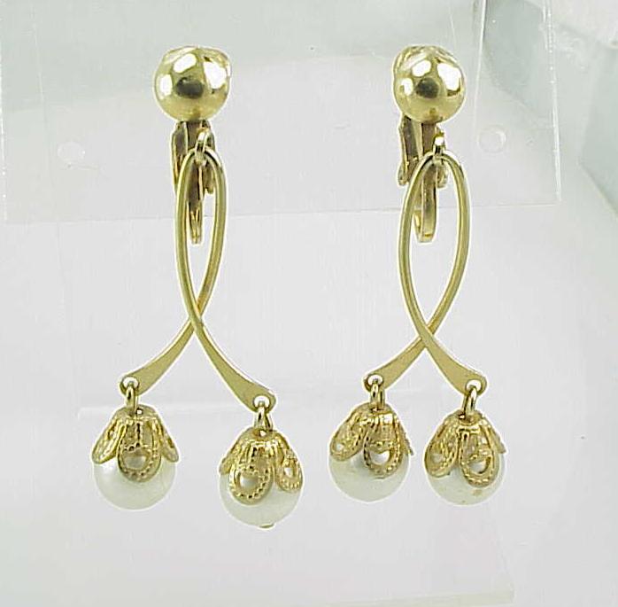 Vintage Gold Tone Dangling Double Pearl Clip Earrings