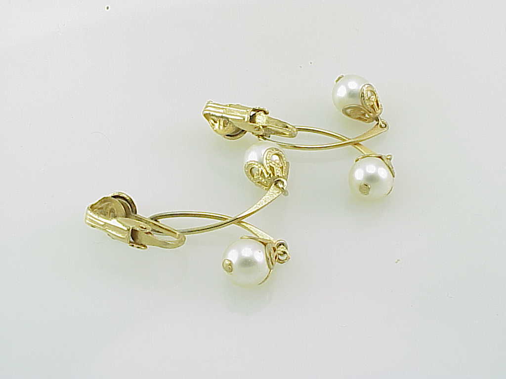 Vintage Gold Tone Dangling Double Pearl Clip Earrings