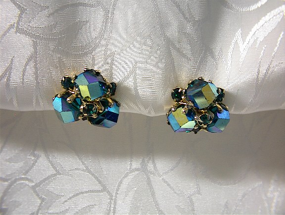 Claw Set Irridescent Green VOGUE Clip Earrings