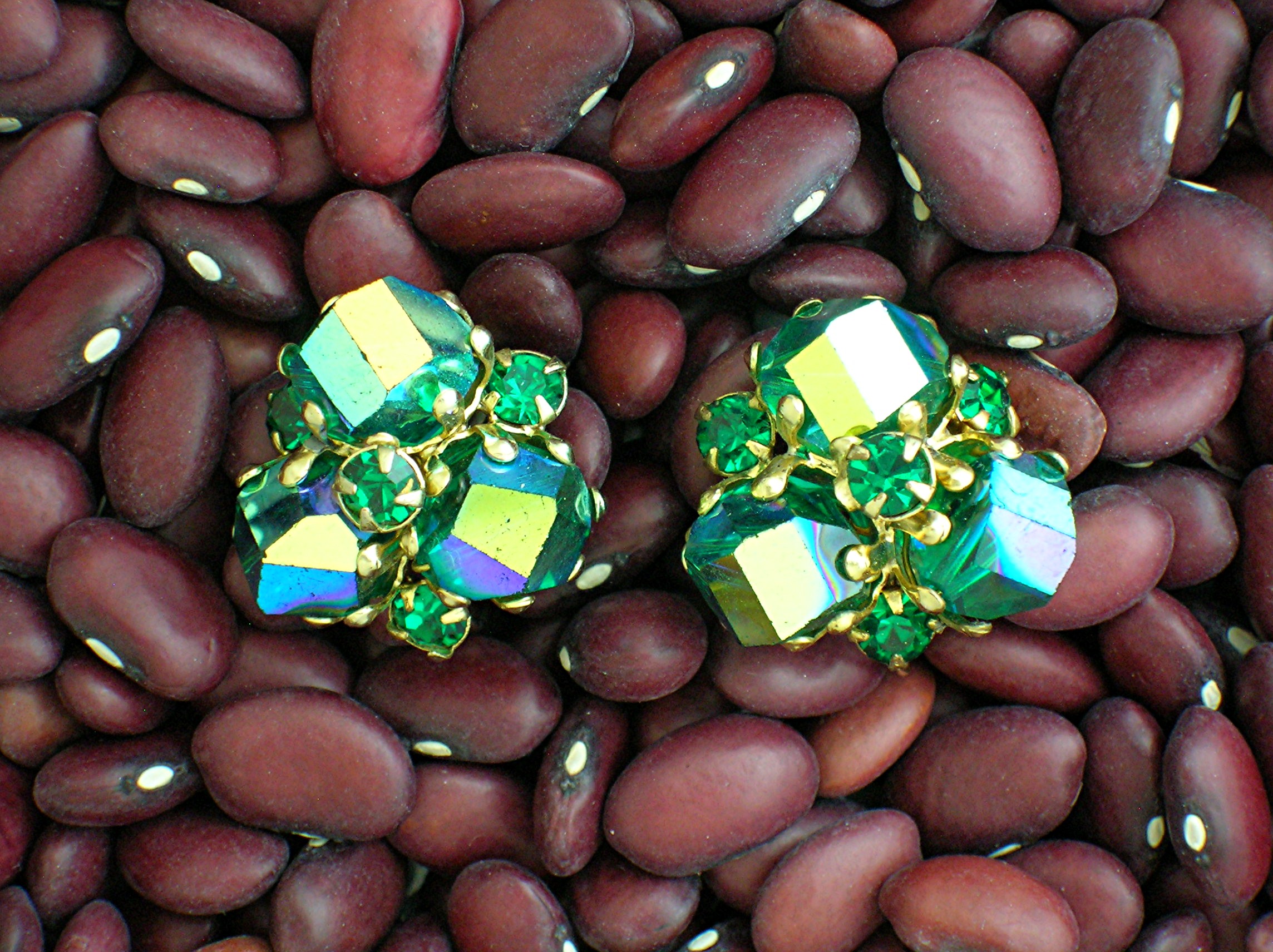 Claw Set Irridescent Green VOGUE Clip Earrings