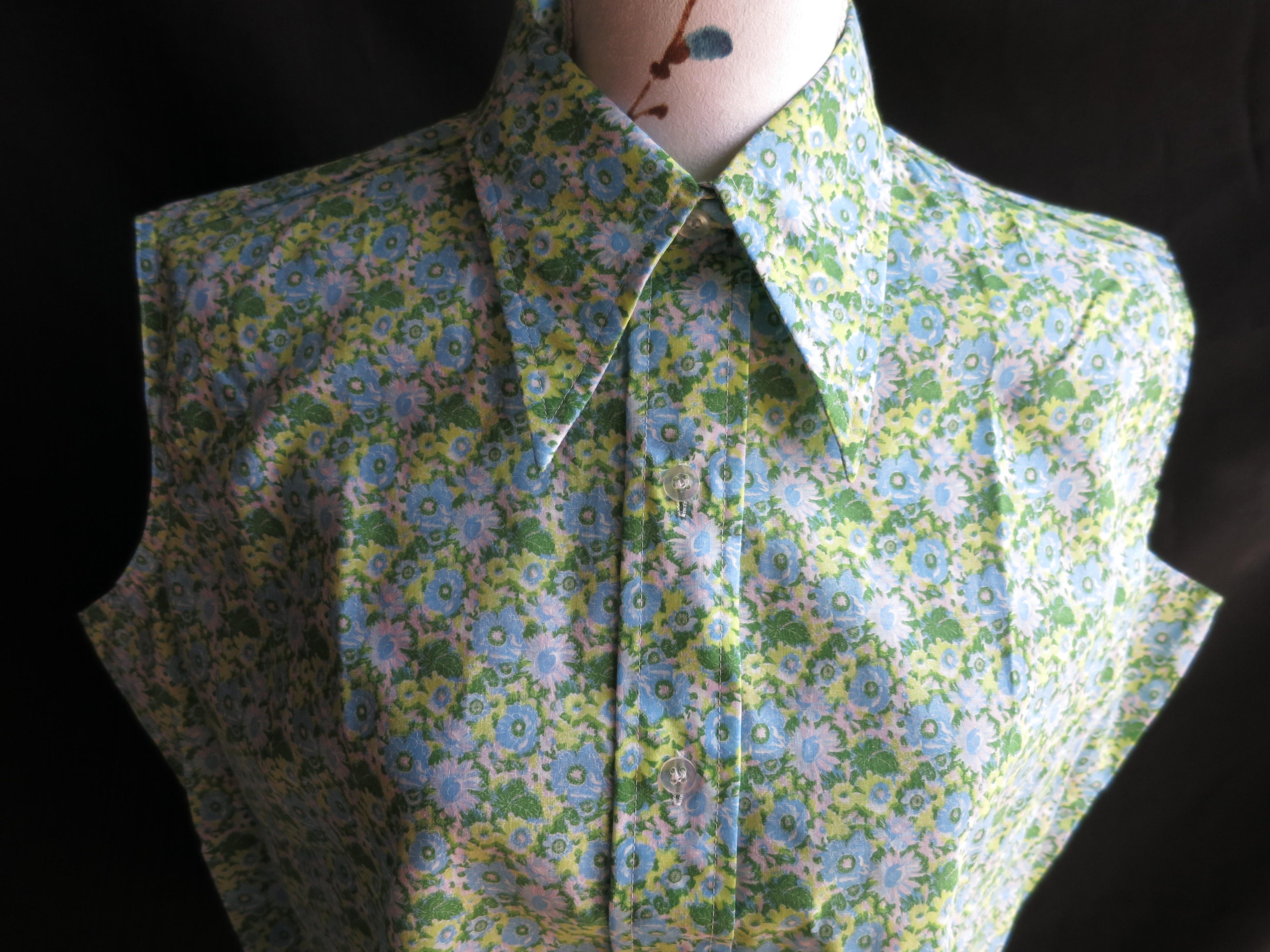 Womens Sleeveless Blouse Permanent Press size 42