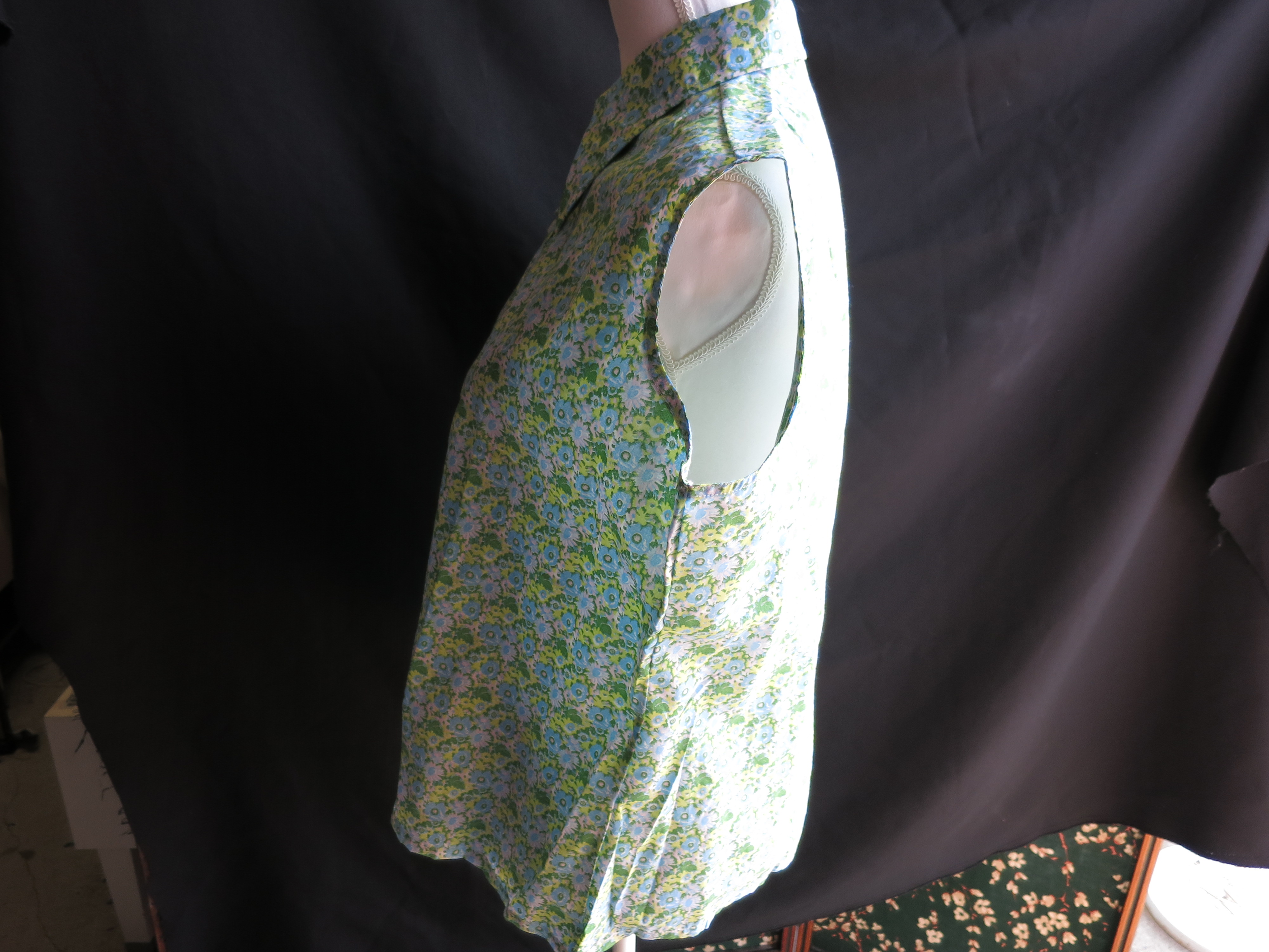 Womens Sleeveless Blouse Permanent Press size 42