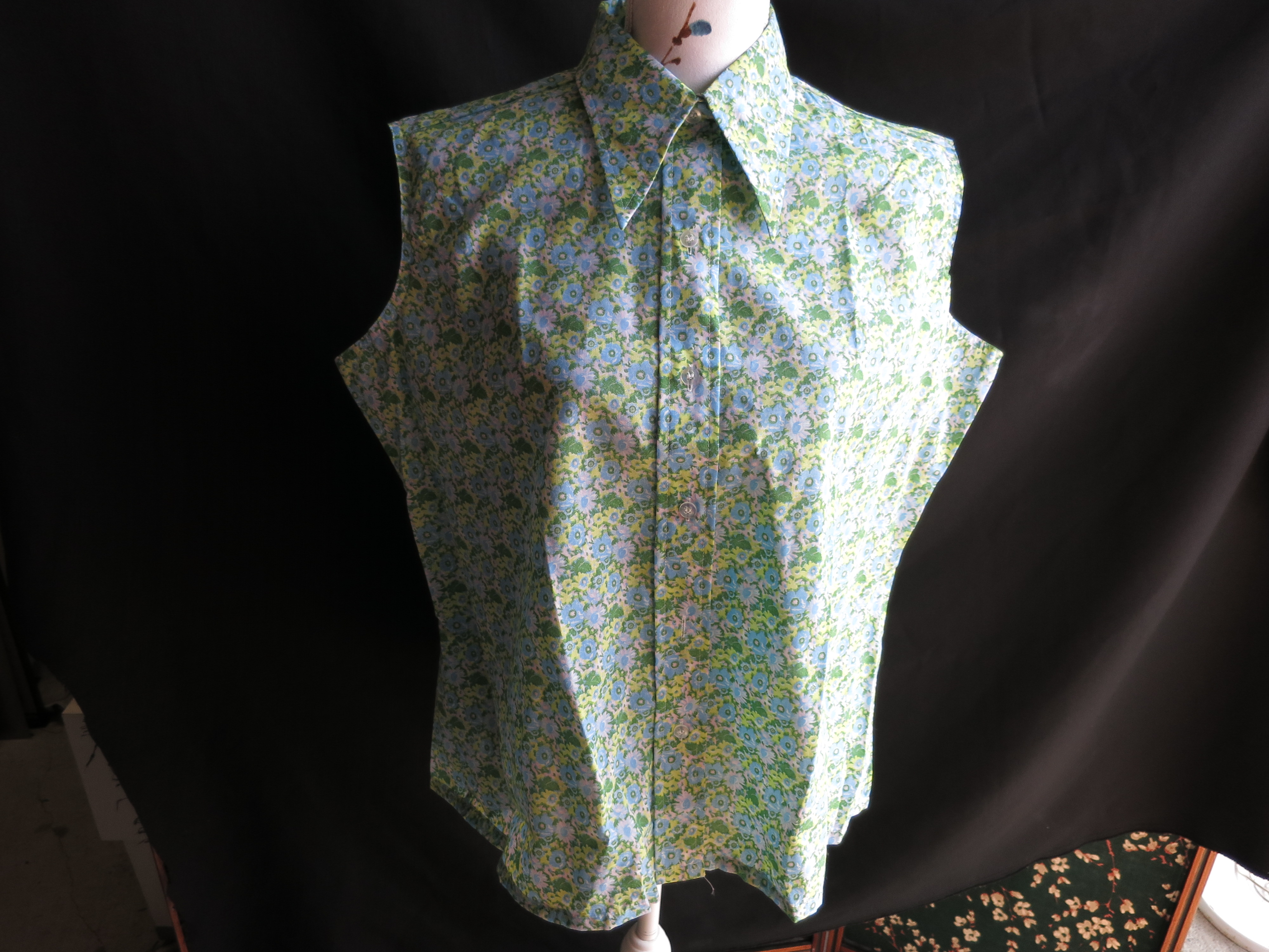 Womens Sleeveless Blouse Permanent Press size 42