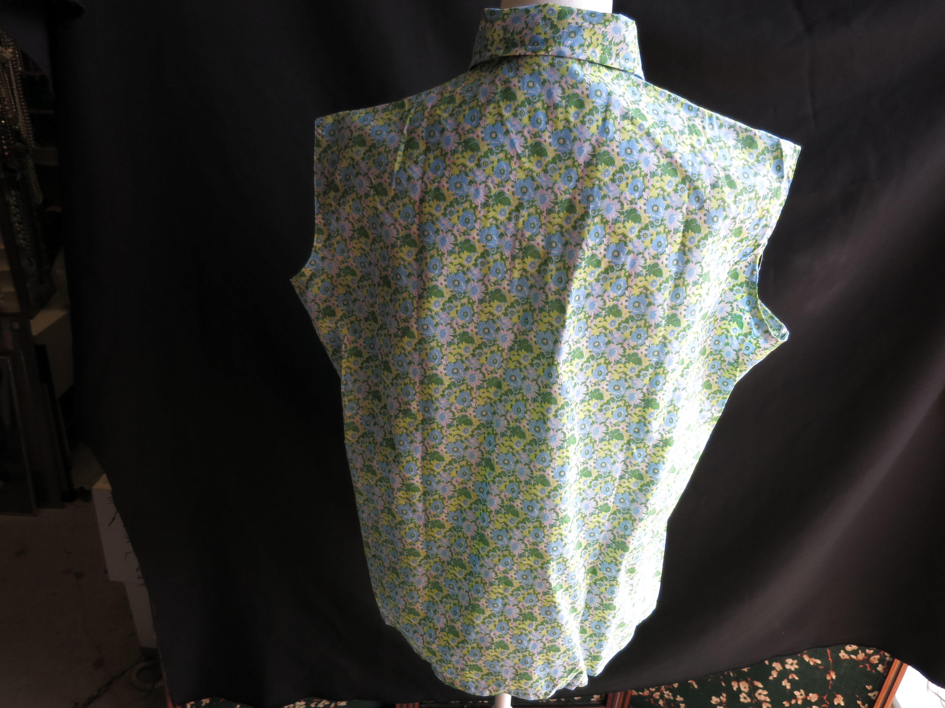 Womens Sleeveless Blouse Permanent Press size 42
