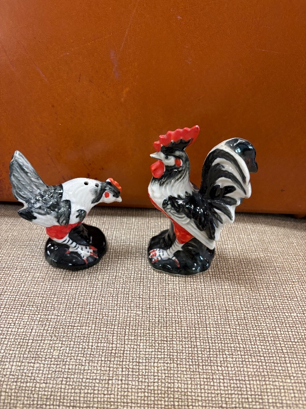 Rooster and Hen Salt and Pepper Shakers MCM Norcrest MC 1950s